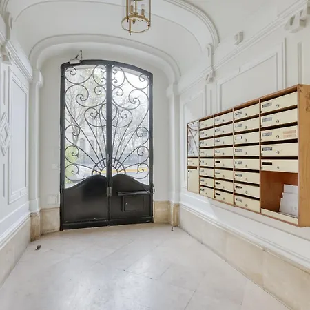 Classic & Charming Parisian Flat - Luxury 16th شقة