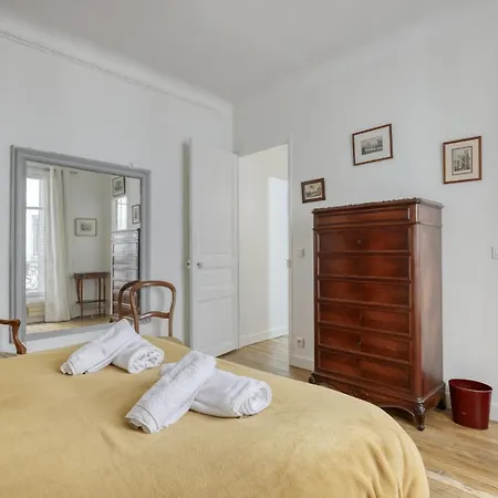 Classic & Charming Parisian Flat - Luxury 16th Paris