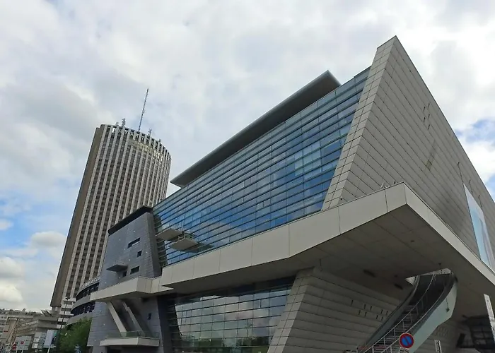 Classic & Charming Parisian Flat - Luxury 16th Daire