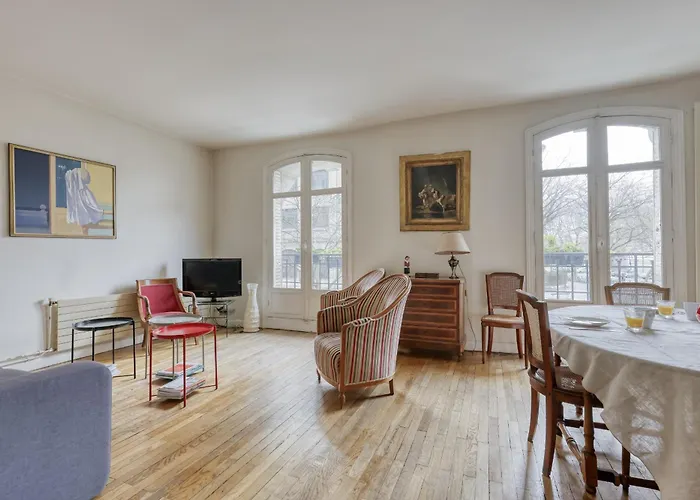 Classic & Charming Parisian Flat - Luxury 16th