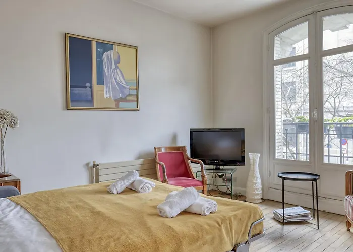 Classic & Charming Parisian Flat - Luxury 16th * Paris