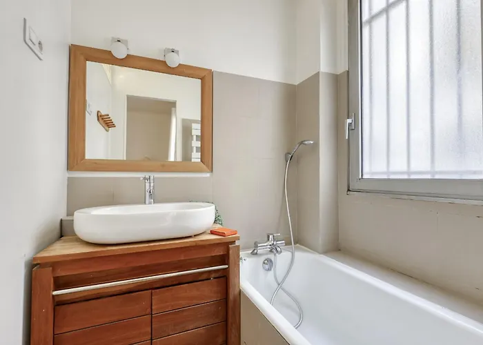 Classic & Charming Parisian Flat - Luxury 16th Daire Paris