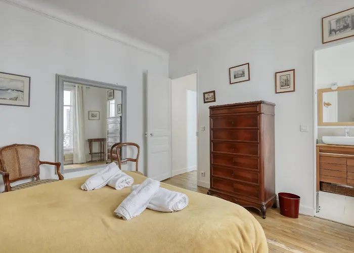 Classic & Charming Parisian Flat - Luxury 16th Párizs