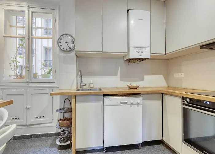 Classic & Charming Parisian Flat - Luxury 16th *